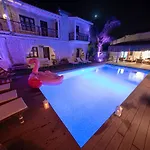 Nobela Hotel