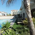 Nobela Hotel 2*
